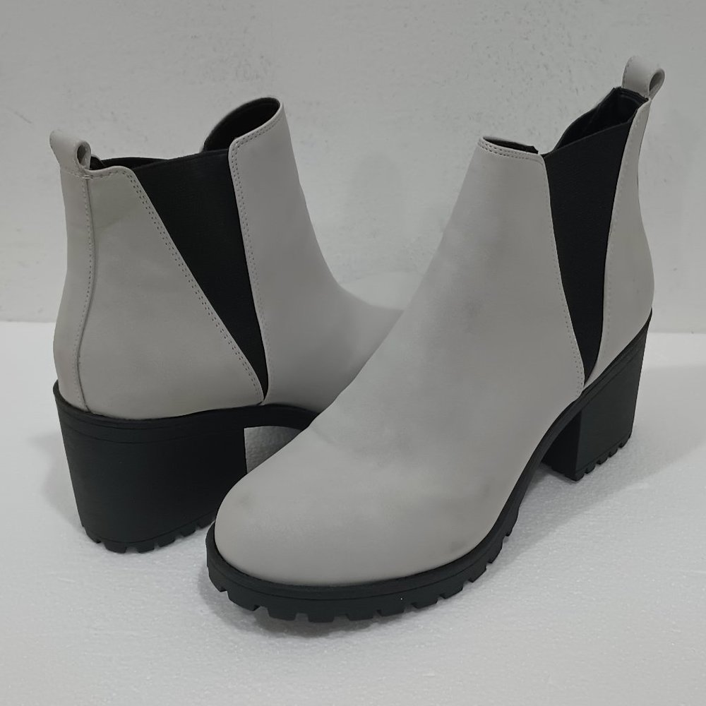 Dirty Laundry Women's Lisbon Ankle Boot  Size 9 Grey Boots